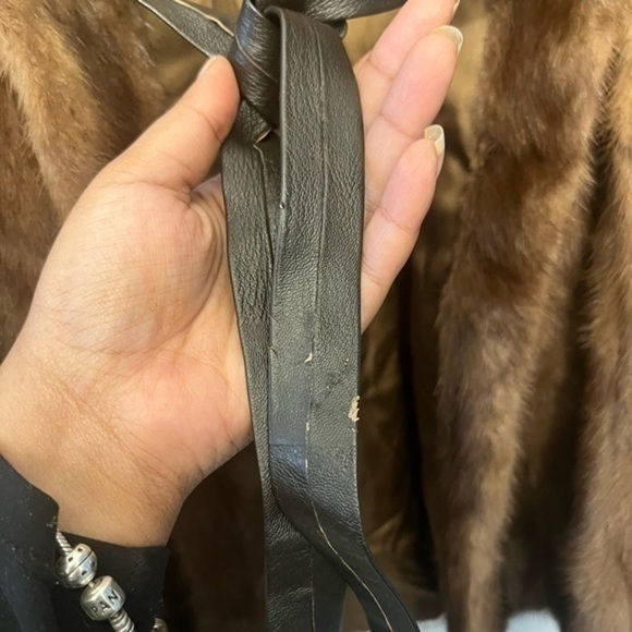 The bon Marche Fur salon belted mink coat. Classy, classi 1950s stylee fur coat! - Picture 6 of 13